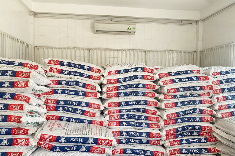 naoclean-phun-khu-trung-bao-bi-thuc-an-chan-nuoi