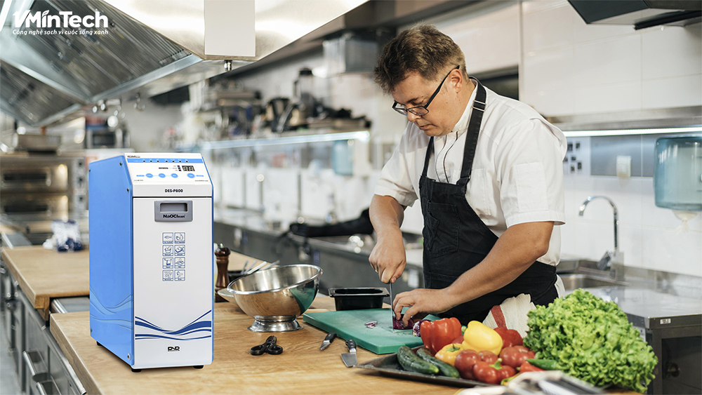 ung-dung-naoclean-des-p800-trong-nha-hang